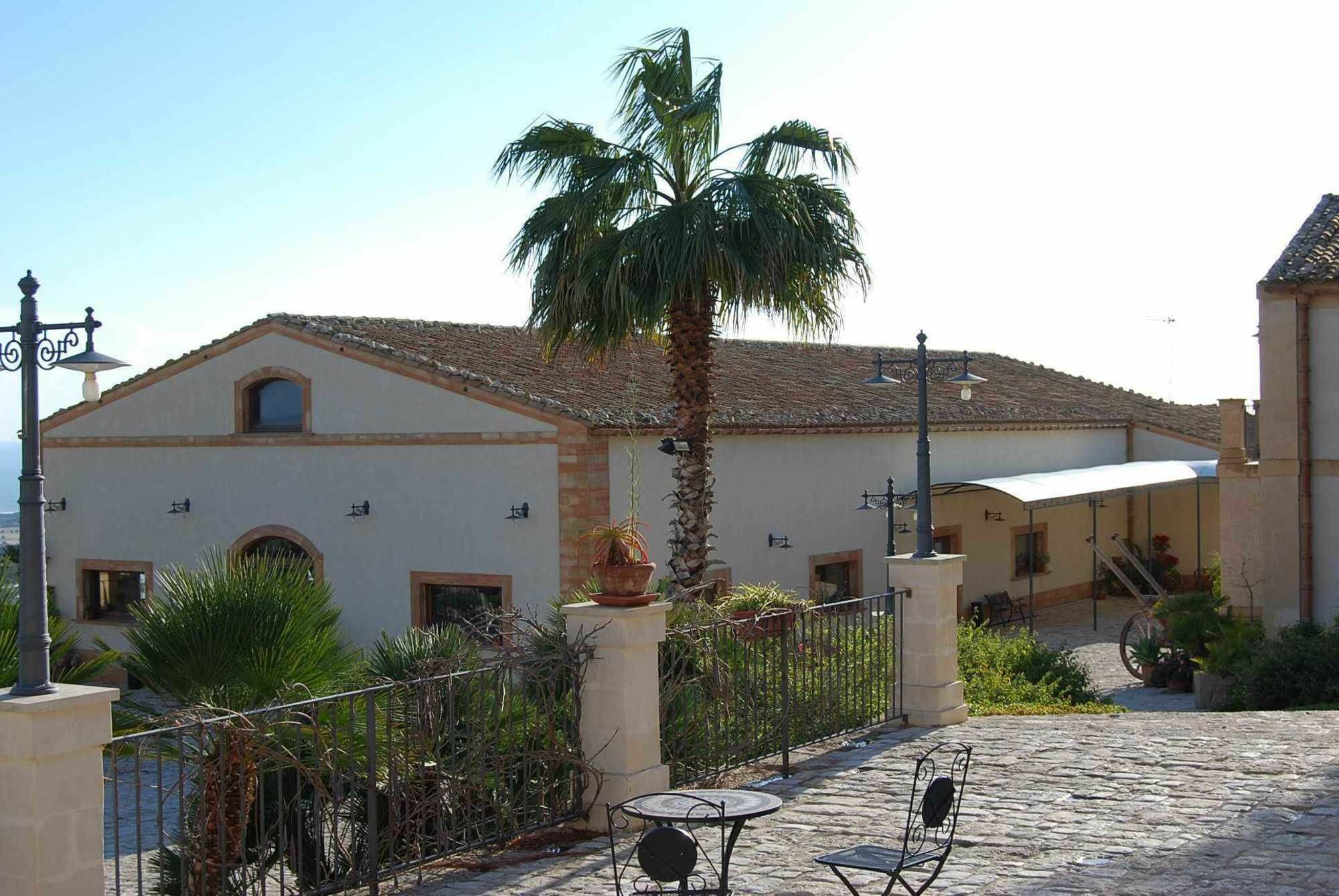 Maison d'hôtes Silva Suri à Marina di Ragusa Extérieur photo